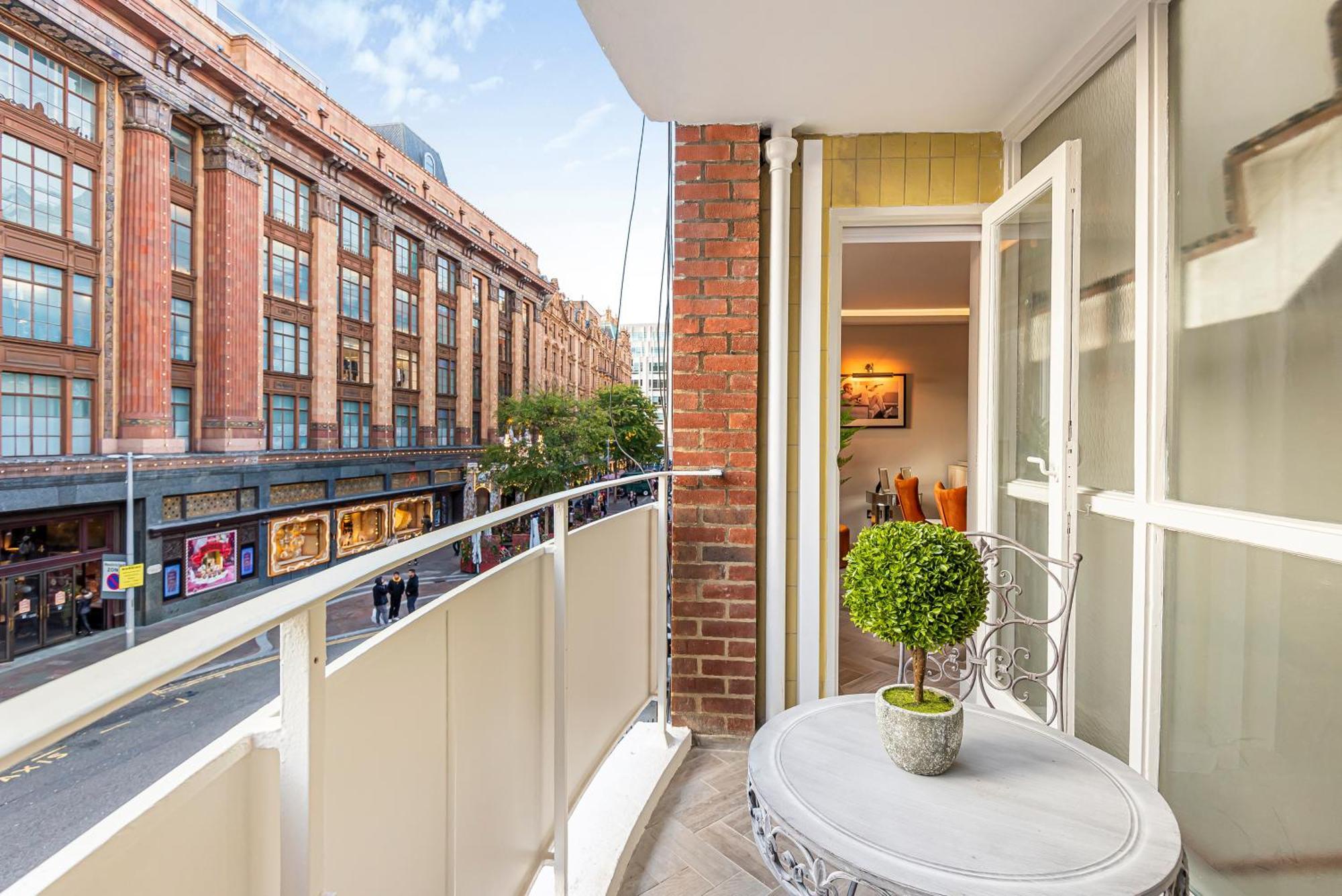 Luxury Living In Knightsbridge Private Balcony View Of Harrods, 2Br2Ba With Ac London Luaran gambar